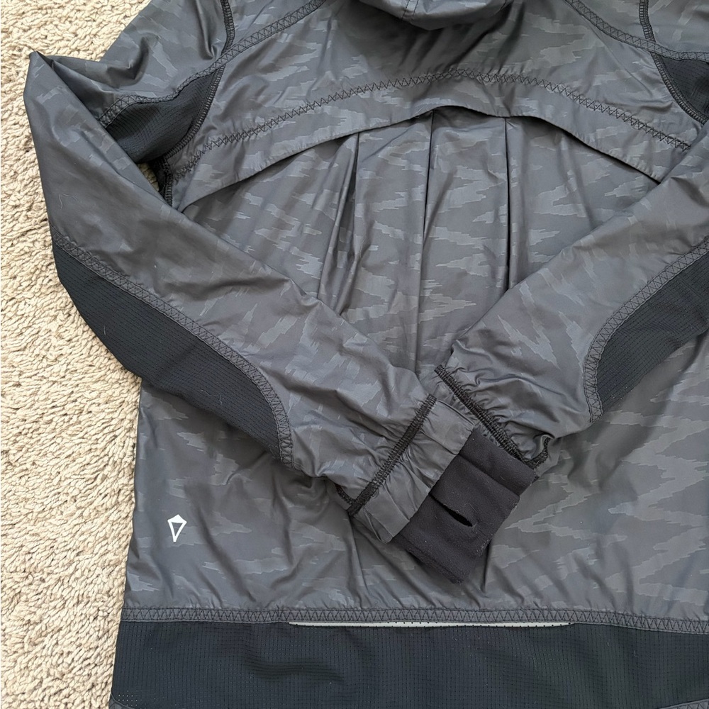 Ivivva Jacket by Lululemon Speed Ahead Jacket Black Zip Up Hooded Windbreaker - Picture 4 of 7